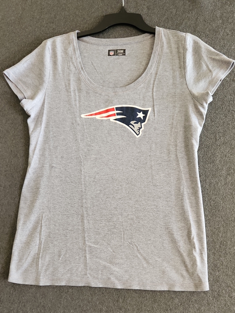 NFL Team Apparel New England Patriots Women's Scoop Neck Tee Size Large Football
